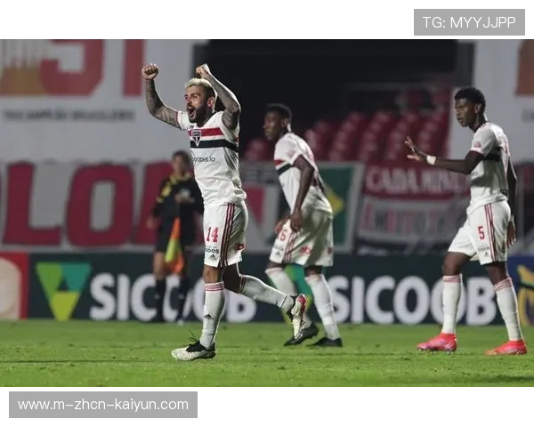 弗拉门戈后场长传精准到位